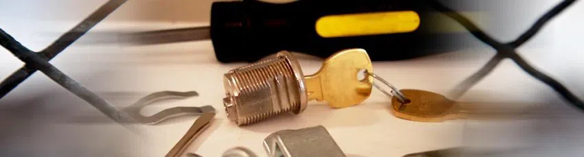 Community Locksmith Store Park Ridge, IL 847-713-5688 - changing-locks